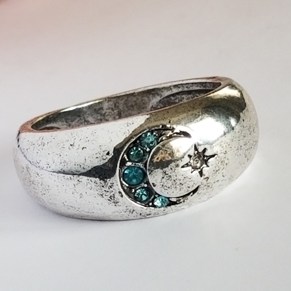 Jewelry - Relisted Mystical moon ring - crescent and star antiqued silver tone blue size 7